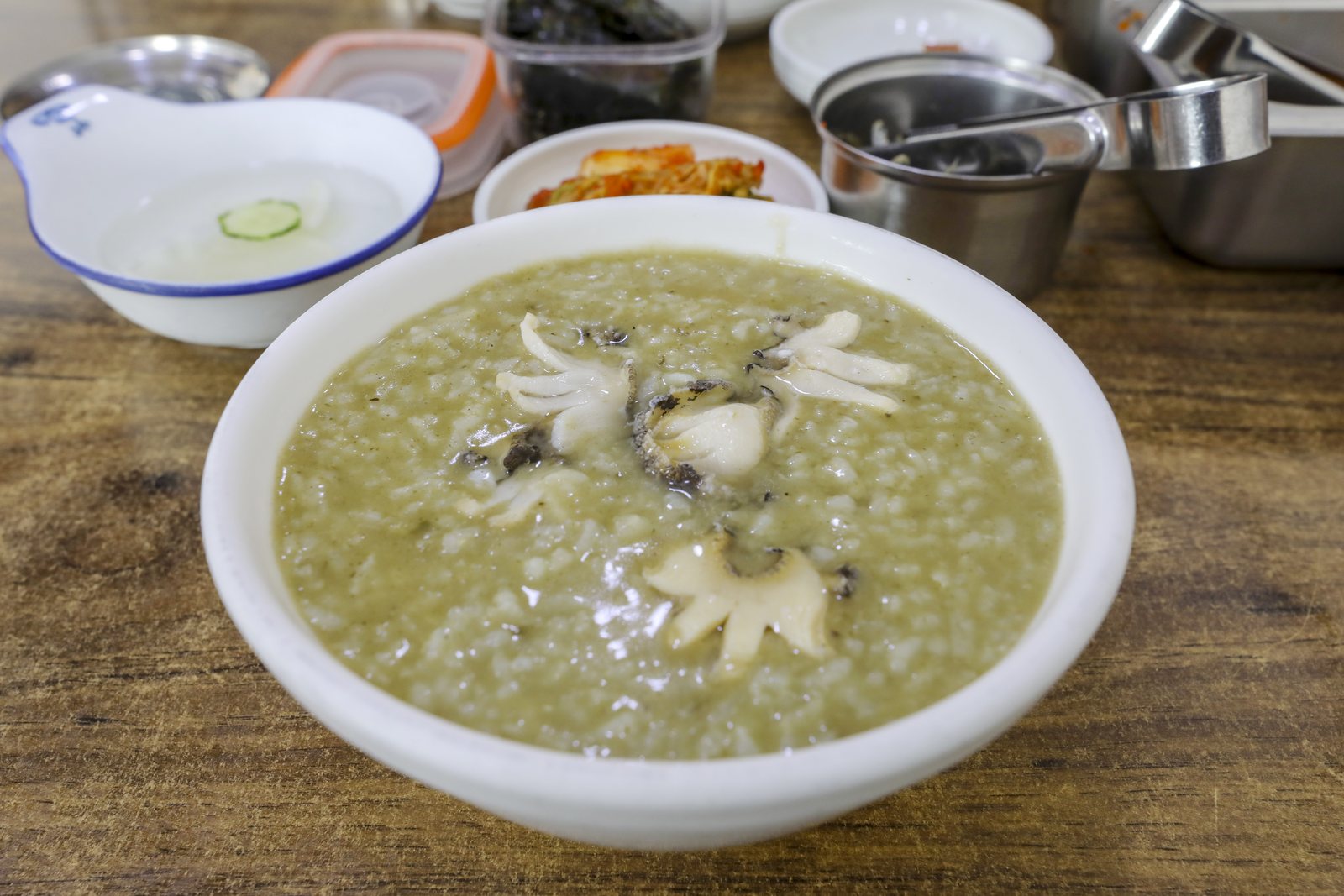 전복죽의 생김새. 2018년 촬영한 음식 예시 사진.