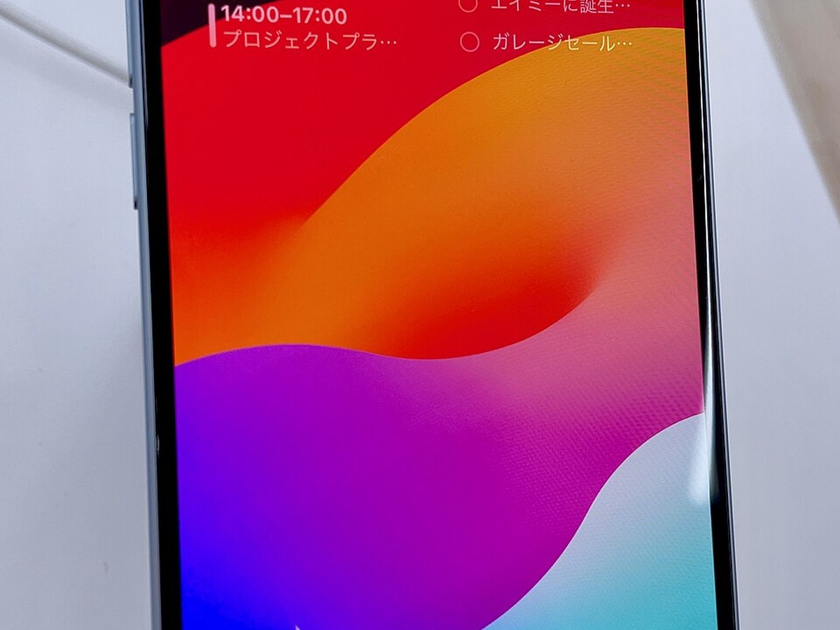 전시된 iPhone 15 예시 · 요금제·개통 화면이나 기기 호환성의 증거가 아닙니다. 2023-09-22