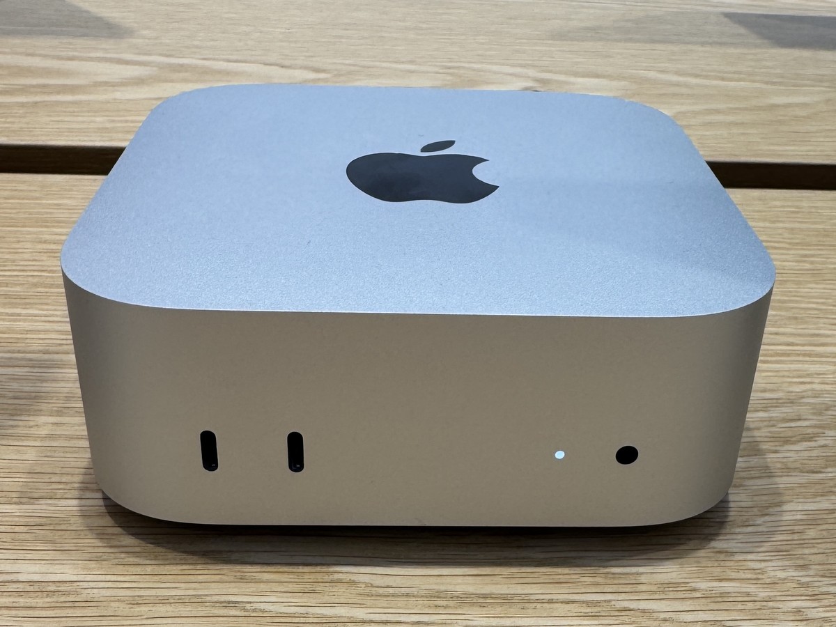 Mac mini M4(2024) 전면 · 외장 SSD의 모델·용량을 나타내는 사진은 아닙니다.