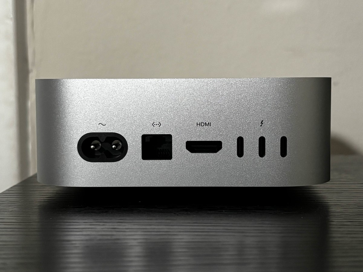 Mac mini M4(2024) 후면의 HDMI와 Thunderbolt 포트 · 2025-12-25