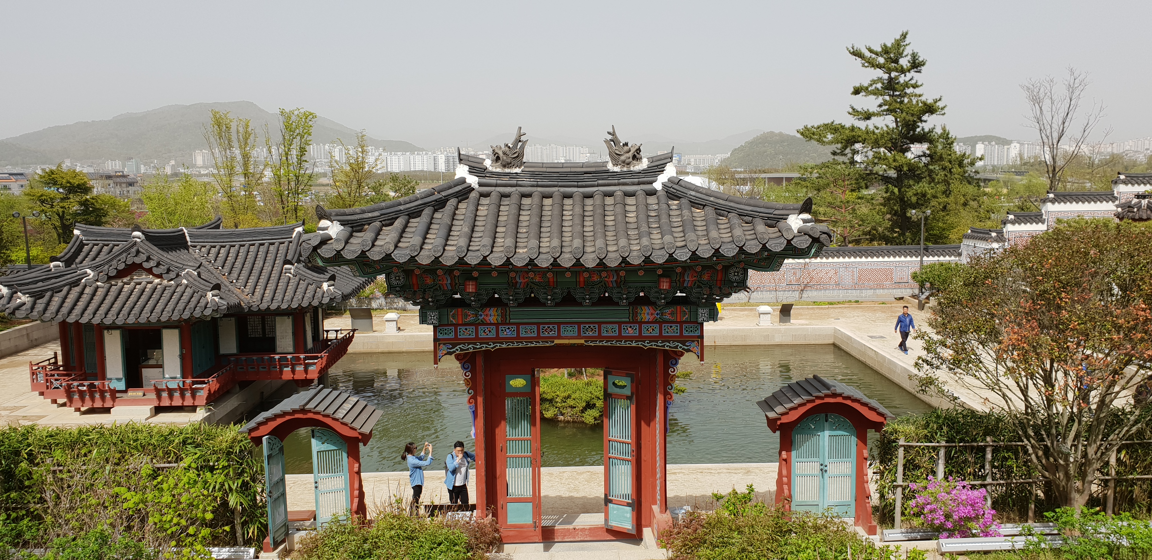 2018년4월15일 한국정원. 현재 풍경을 뜻하지 않습니다.